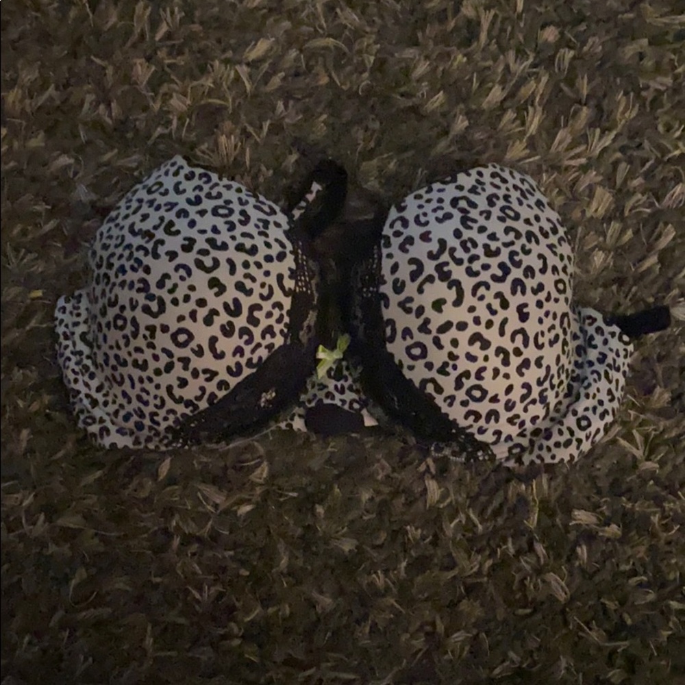 Lot of 16 Victoria Secret Bras